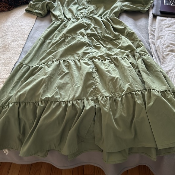 Green dress - Picture 4 of 4
